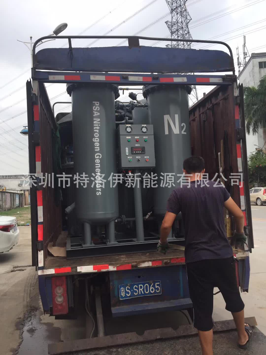 2017年9月16日，40立方99.999%制氮机顺利发货深圳（含一台50P微热吸附式干燥机）