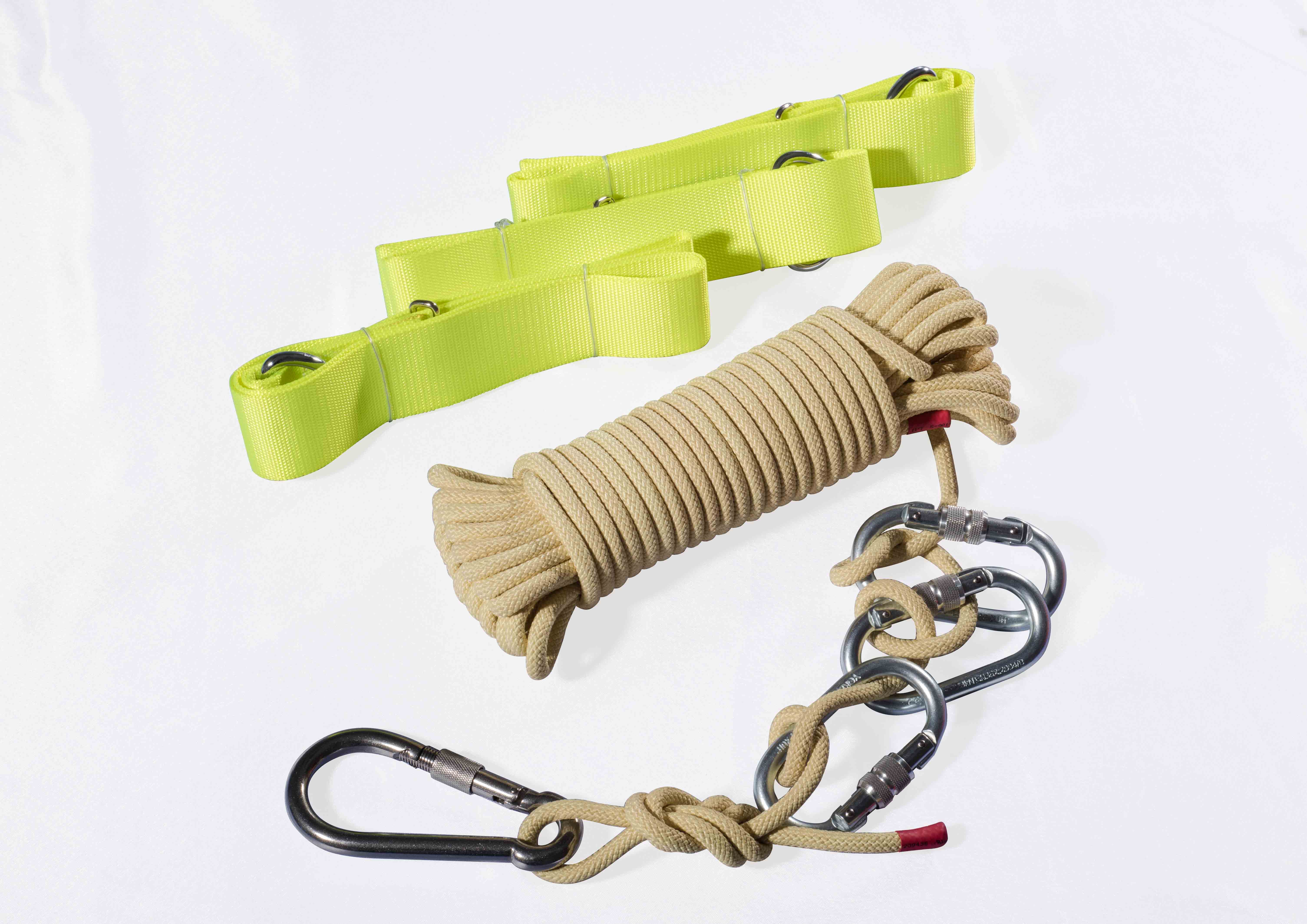 研发投入高、周期长、风险大： 一款新材料的研发、中试、认证到批量应用