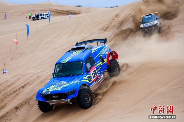 2025中国汽车场地越野锦标赛杭锦旗站落幕：姜波