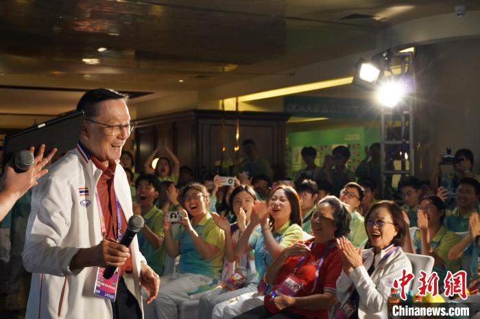 中秋音乐会促进跨文化交融，志愿者共庆团圆时