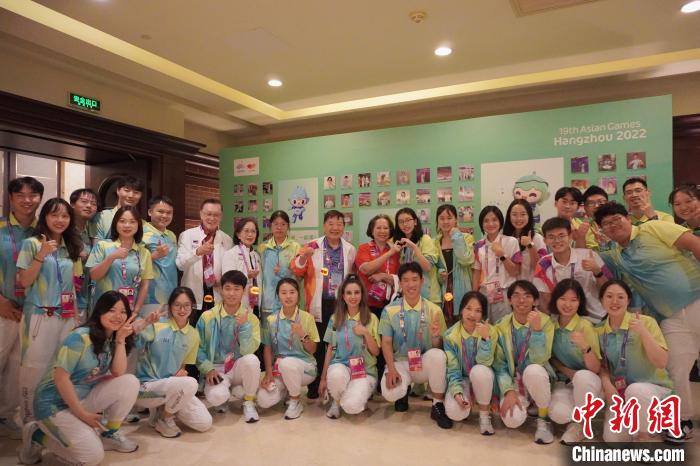 中秋音乐会促进跨文化交融，志愿者共庆团圆时