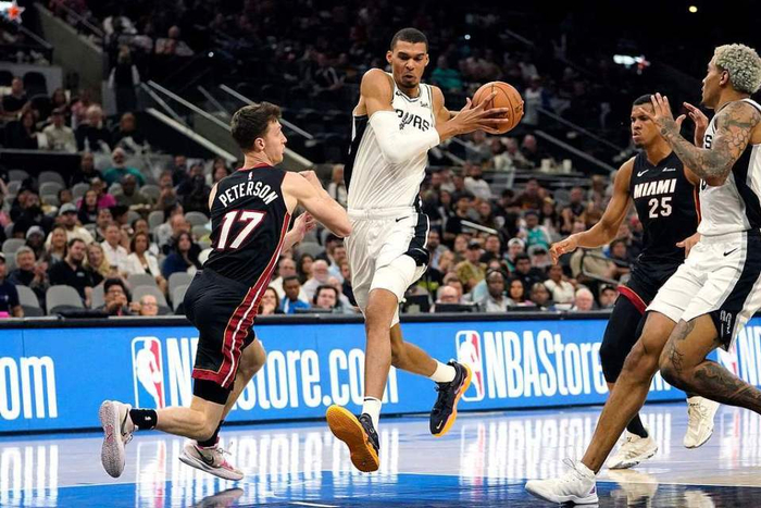 文班亚马领跑MVP榜单 亚历山大或成最终赢家