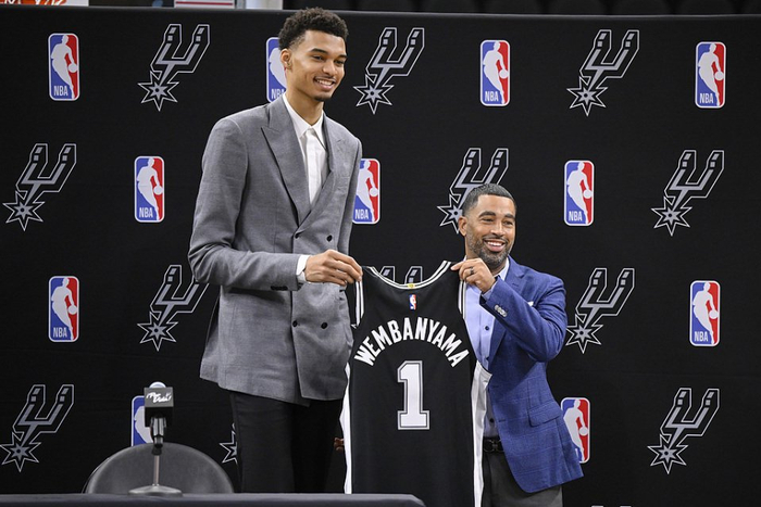 文班亚马领跑MVP榜单 亚历山大或成最终赢家