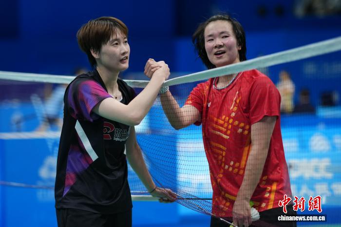 粤港澳全运会羽毛球女子单打：何冰娇不敌陈雨