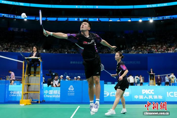 粤港澳全运会羽毛球女子单打：何冰娇不敌陈雨