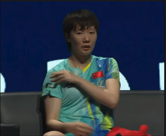 澳门世界杯女单决赛孙颖莎41力克王曼昱，右肩伤